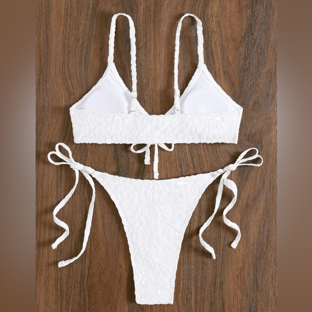 Leopard Textured Bikini Set - Picture 3 of 5